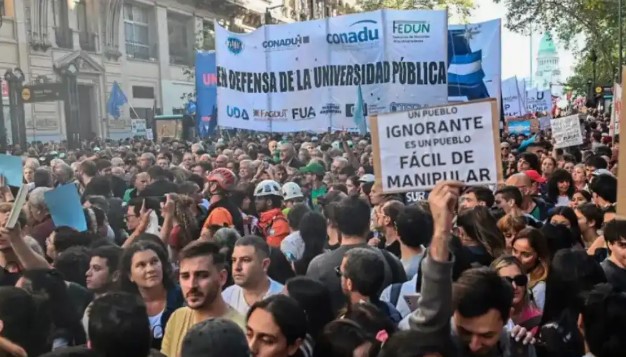 Tercera semana de huelga universitaria por reclamo&nbsp;salarial