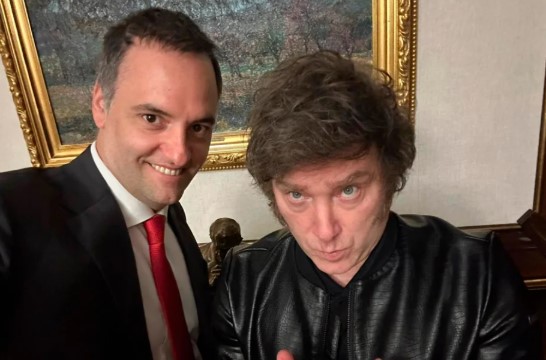El presidente aseguró que Adorni no se va del&nbsp;puesto