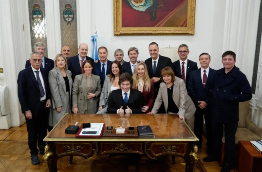Adorni encabezó una reunión clave para ordenar la agenda&nbsp;legislativa